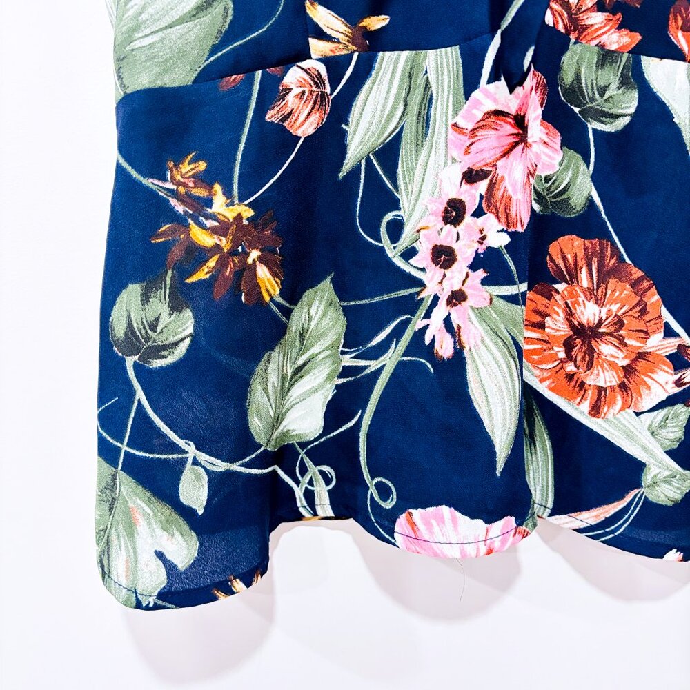 GUESS – Navy floral print camisole top‎ | Lightweight | Large * - Picture 5 of 8